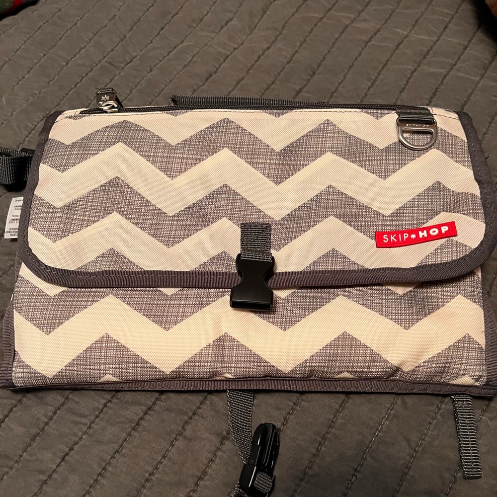 Skiphop Portable Changing Pad Pronto Chevron